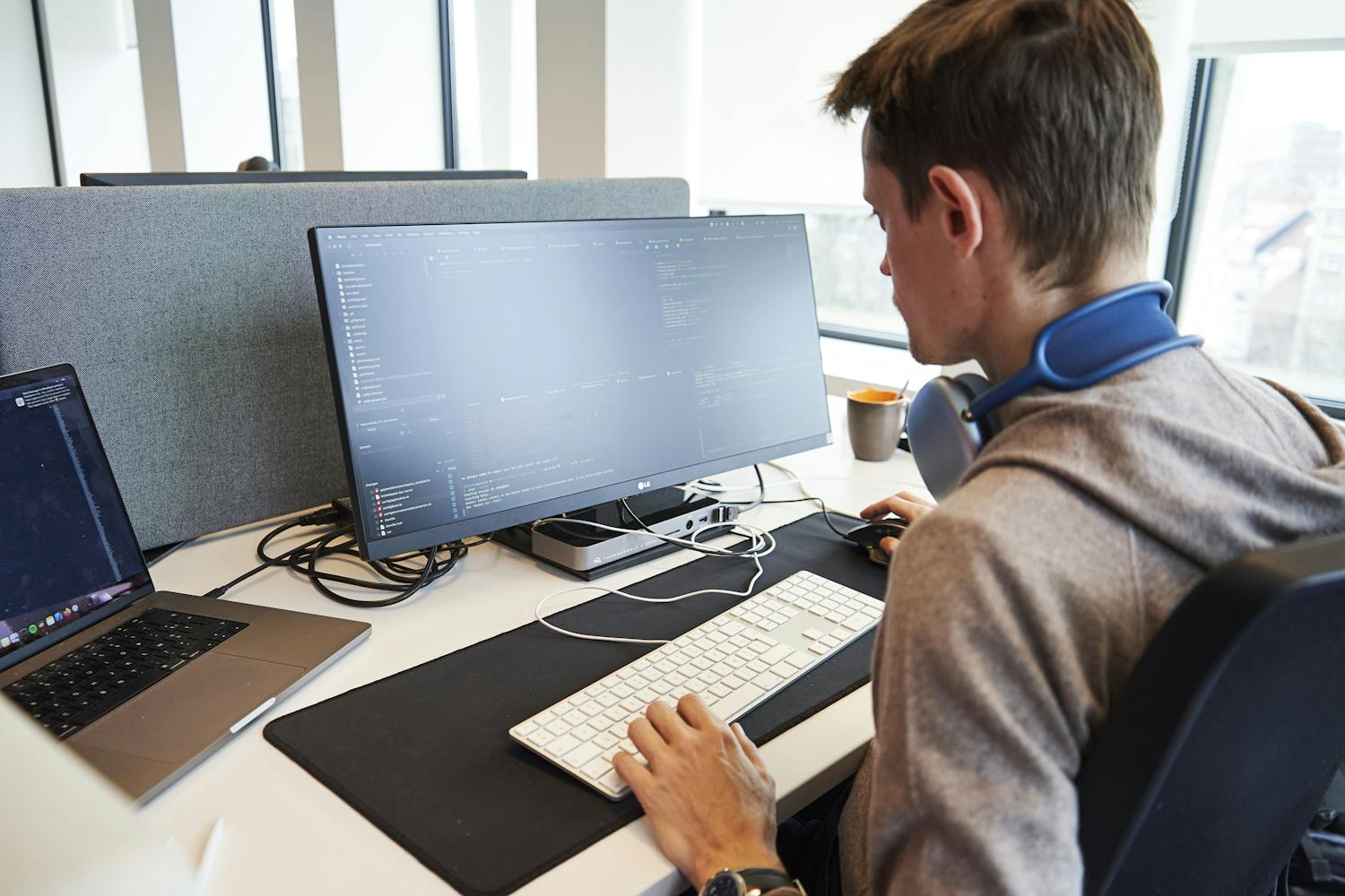 Image - Who We Are - the tech behind the tool - Alex CTO behind his computer