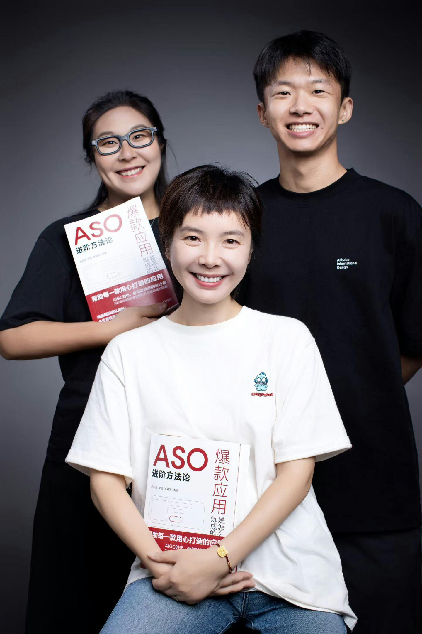 梁瑨 (左一), 黎俊瑞 (右一), 易丹丽 (中)​